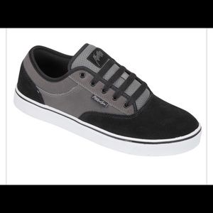 NWT Skate shoes